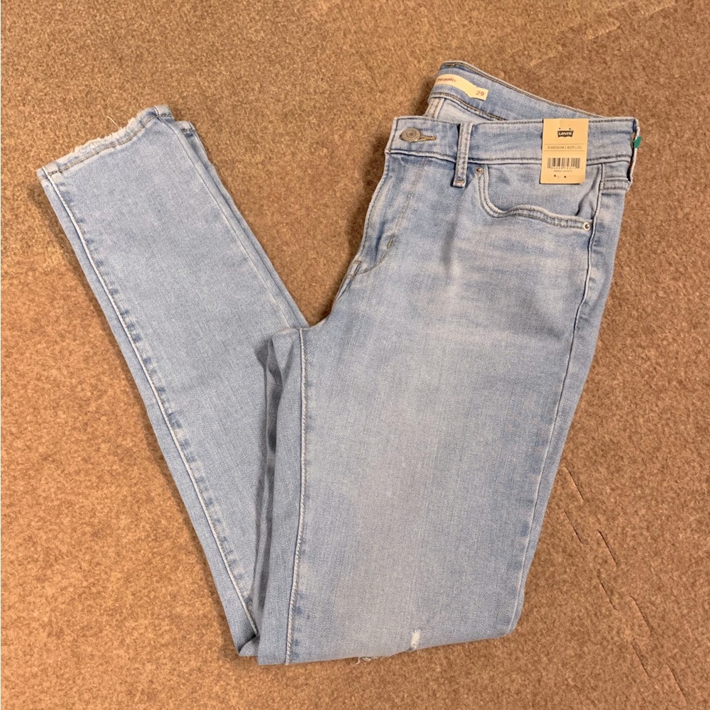 Levi’s 711 Skinny Jeans